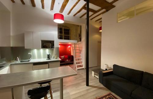 Sens Apartment | Discover Le Gîte de Lancelot with Hot Tub in City Center