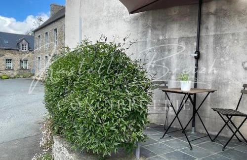 Landebaeron House | Cozy Retreat at Le gîte de Louise - Family-Friendly Haven