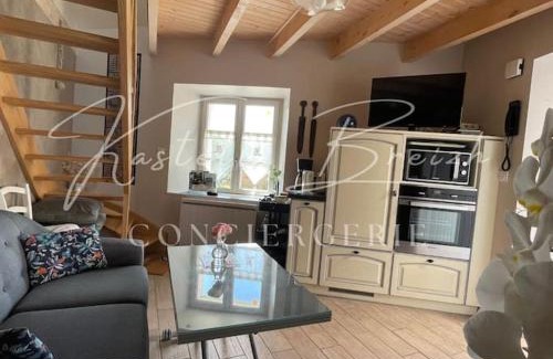 Landebaeron House | Cozy Retreat at Le gîte de Louise - Family-Friendly Haven