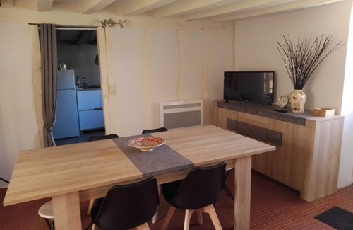 Le Noyer House | Pet-Friendly Le gîte des Ânes with Ocean View & Breakfast