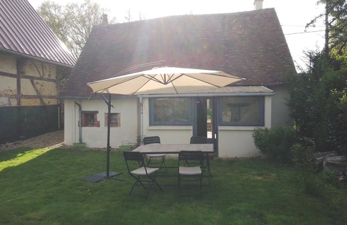 Le Noyer House | Pet-Friendly Le gîte des Ânes with Ocean View & Breakfast