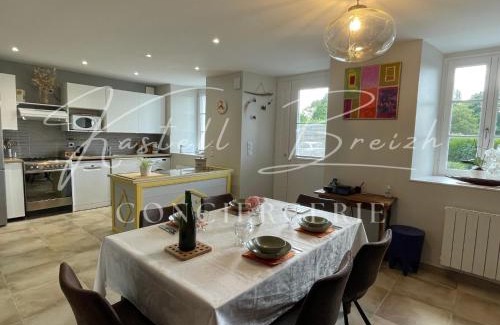 Landebaeron House | Family-Friendly Retreat at Le gîte des Fontaines