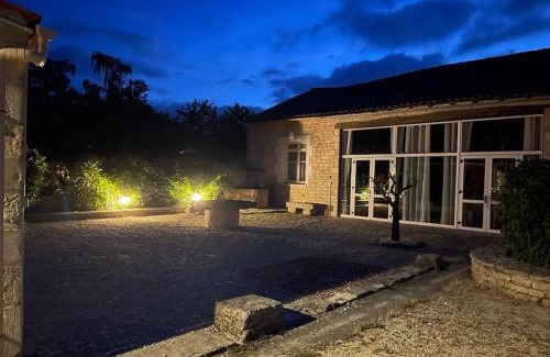 Melleran House | Le Gîte des Jonquilles up to 12 People 6 Bedrooms
