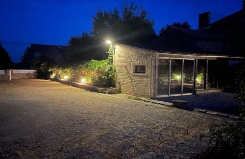 Melleran House | Le Gîte des Jonquilles up to 12 People 6 Bedrooms