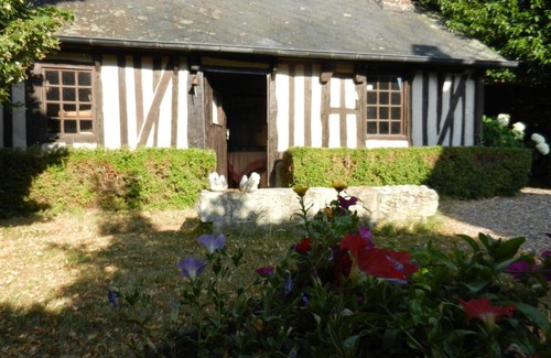 Calleville House | Discover Le gîte des Trois Vaches: Poolside Ocean Retreat