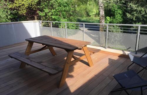 Attert Apartment | Family-Friendly Retreat at Le gîte du Bois de Loo, 4 Stars