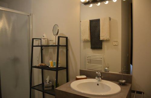 Auriac-sur-Vendinelle Apartment | Guest Rated: 10/10 at Le Gîte du Château - Family Friendly Stay