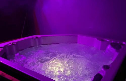 Paroisse Saint-Augustin-de-Chaux House | Discover Le gîte du cavalier: Eco-Friendly Retreat with Hot Tub