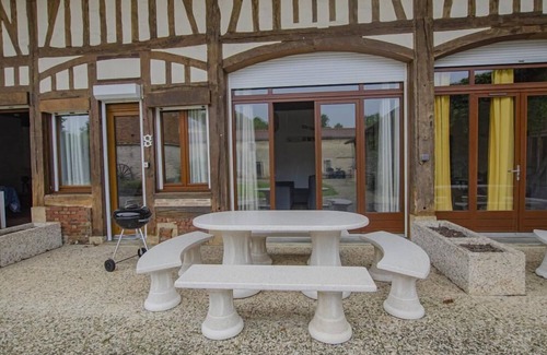 Crespy-le-Neuf House | Experience Comfort at Le Gîte du Château 2 with Spa & More