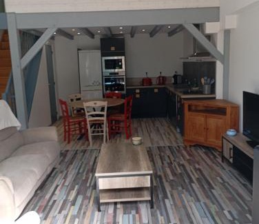 Sully House | Pet-Friendly Retreat at Le gîte du Galou - Rated 9.8!