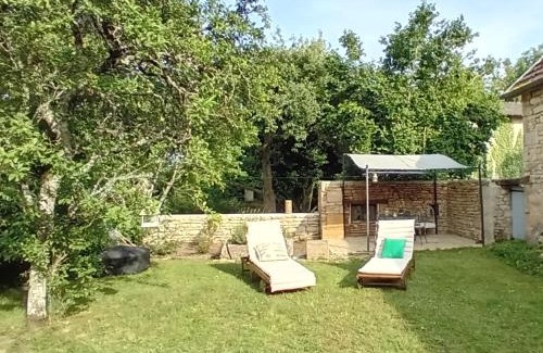 Baigneux-les-Juifs House | Pet-Friendly Retreat at Le Gîte du Lapin Bleu with Ocean Views