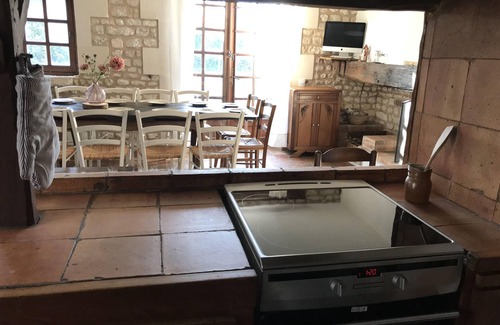 Arces House | Cozy Retreat at Le gîte du Maine Moutard with Ocean View