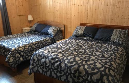 Metabetchouan Bed & Breakfast | Inviting Le Gîte du Pêcheur: Ocean View & Family-Friendly