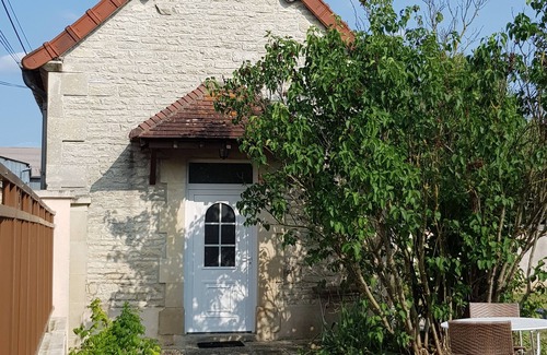 Argenteuil-sur-Armancon House | Experience Relaxation at Le Gîte du Petit Loup