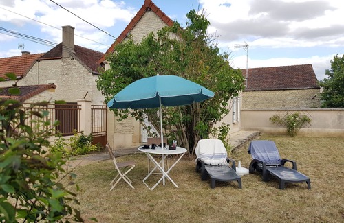 Argenteuil-sur-Armancon House | Experience Relaxation at Le Gîte du Petit Loup