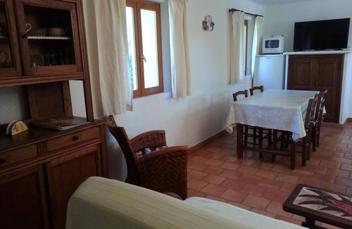 Ampus House | Discover Le Gîte Jaune in AMPUS: Family-Friendly Retreat