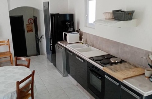 Vidauban House | Family-Friendly Le gîte jaune in VIDAUBAN with Amenities
