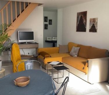 Lanmeur House | Discover Le gîte Marie-Galante: Poolside Retreat with Views