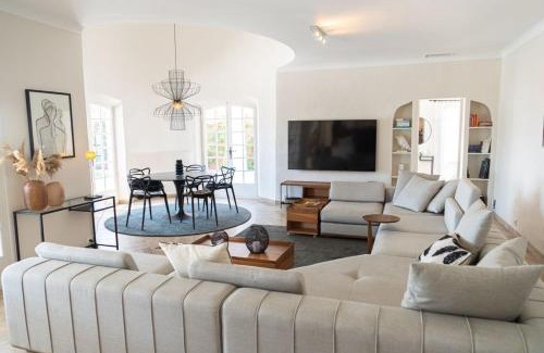 La Nartelle Villa | Experience Elegance at Le Gabian - 5-Star Pet Friendly Retreat