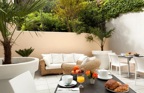 Biarritz City Centre Hotel | Discover Le Gamaritz: Oceanfront Paradise with Breakfast