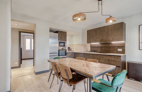 Laval Apartment | Le Gambetta: Modern Apartment with Parking & Netflix Access