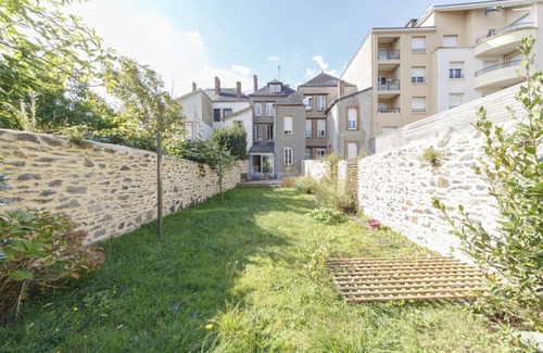 Laval Apartment | Beautiful Le Garden: Relaxing Spa & Family-Friendly Stay