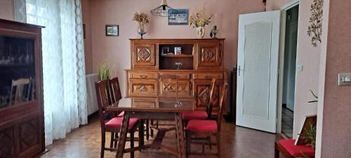 Le Genest-Saint-Isle House | Pet-Friendly Getaway at Le Genest St Isles - Rated 9/10
