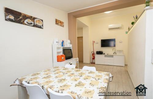 Zona XXX Castel Fusano House | Top-Rated Le Ghiande Apartments with Family-Friendly Dining