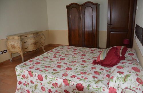 Lugnano in Teverina House | Unforgettable Stays at Le Ghiande: Pet Friendly & Pool Access