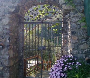 Montepertuso Bed & Breakfast | Discover Le Ghiande: Pet-Friendly Retreat with Hot Tub