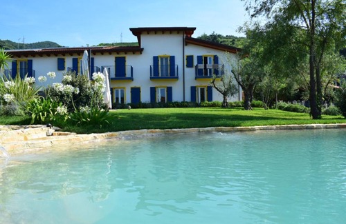 Massa Bed & Breakfast | Exceptional Le Ginestre: Pet-Friendly with Pool Access