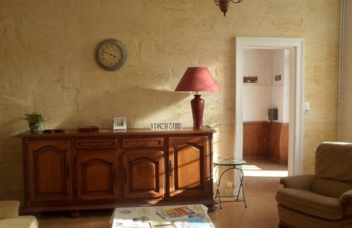Saint-Seurin-de-Cadourne House | Discover Le Gite à Nano: Pet-Friendly Family Retreat