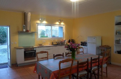 Saint-Seurin-de-Cadourne House | Discover Le Gite à Nano: Pet-Friendly Family Retreat