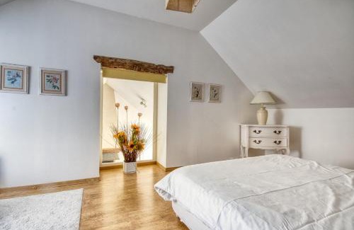 Missillac Villa | Le Gite Blanc: Oceanfront Getaway with Pet-Friendly Comfort