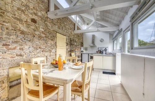 Missillac Villa | Le Gite Blanc: Oceanfront Getaway with Pet-Friendly Comfort