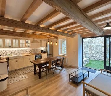 Fons House | Family-Friendly Getaway at Le gite d'à côté - Rated 9.2