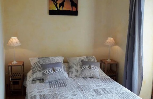 Saint-Martin-l'Aiguillon House | Pet-Friendly Le Gite Du Jardinier: A Family Retreat