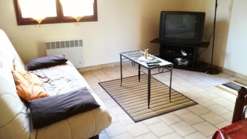 Naujac-Sur-Mer House | Family-Friendly Retreat at Le Gite de Colette et Jean-Claude