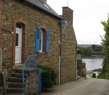 Lezardrieux House | Oceanfront Retreat at Le Gite de la Plage - Rated 9/10