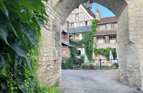 Chablis House | Unforgettable Stay at Le Gite de la Poterne by the Serein