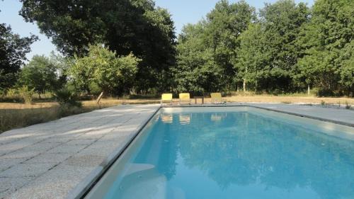 Luglon House | Inviting Stays at Le Gite de Marquin with Pool Amenities