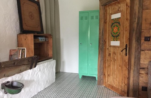 Ayn House | Charming Le Gite Du Laurier: Pet-Friendly Getaway Awaits