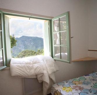Revest-les-Roches Apartment | Cozy Oceanfront Retreat at Le Gite du Vial – Pet Friendly