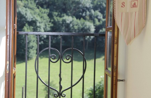 Saint-Projet-de-Salers House | Discover Le Gite des Montagnes: Family-Friendly Retreat