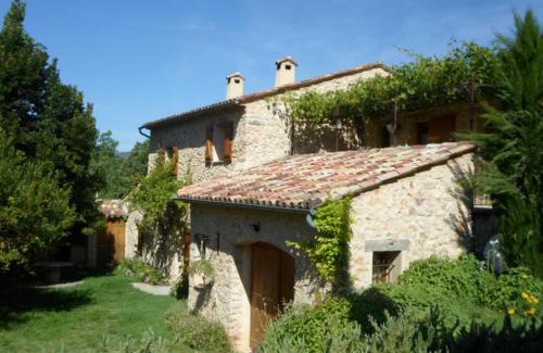 Ampus House | Family-Friendly Retreat at Le Gite Jaune in Ampus