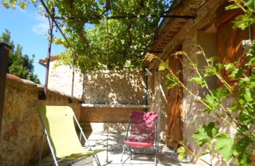Ampus House | Family-Friendly Retreat at Le Gite Jaune in Ampus