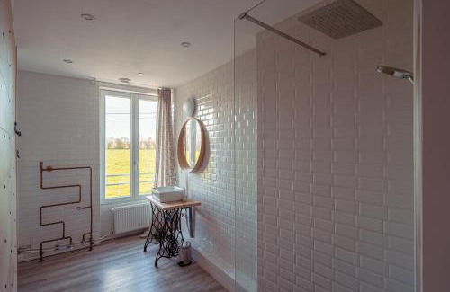Audrieu House | Relaxing Retreat at Le Gite La Mélusine with Hot Tub