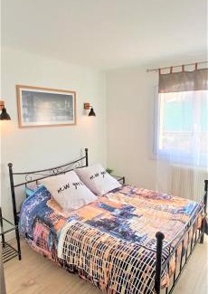 Saint-Julien-les-Rosiers Apartment | Explore le Globe Trotter - Family & Pet Friendly Retreat