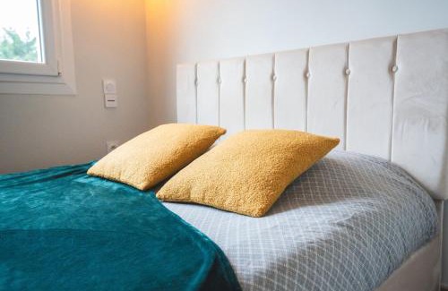 Laval Apartment | Pet-Friendly LE GOLD Gare SNCF: Calm Residence & 9/10 Rating