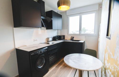Laval Apartment | Pet-Friendly LE GOLD Gare SNCF: Calm Residence & 9/10 Rating